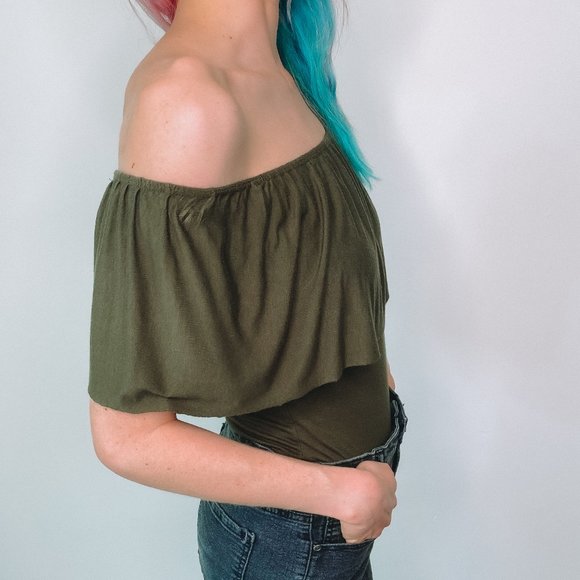 FashionNova Green Over The Shoulder Ruffle - Picture 5 of 5
